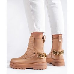 Stylowe workery z łańcuchem beżowy. Brązowe botki bez wzorów, eleganckie, bez obcasa, bez zapięcia. Za 184.68 zł.
