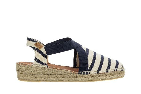 Sandały Toni Pons Vinaros Cru Mari Ecru Navy 204016, Granatowy, Materiał - 39. Niebieskie sandały Toni Pons, bez wzorów, z bawełny, wakacyjne, z okrągłym noskiem, bez obcasa, bez zapięcia. W wyprzedaży za 179.10 zł.