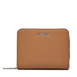 Mały Portfel Damski Calvin Klein. Brązowe portfele Calvin Klein, bez wzorów. Za 279.99 zł.
