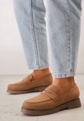 Brązowe Mokasyny VICES z Imitacji Zamszu w Klasycznym Stylu Malaeno. Brązowe mokasyny Renee, bez wzorów, z jeansu. Za 119.99 zł.