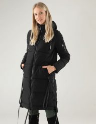 Pikowana kurtka z ozdobnymi troczkami. Białe kurtki Unisono, s, bez wzorów, z tkaniny, bez kaptura. Za 379.00 zł.