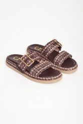 Klapki damskie skórzane z cyrkoniami CESARE CASADEI. Klapki CESARE CASADEI, bez wzorów, bez obcasa, bez zapięcia. Za 1,999.00 zł.