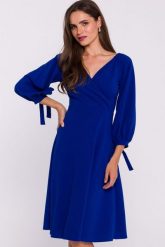 Rozkloszowana sukienka z kopertowym dekoltem chabrowa. Niebieskie sukienki Stylove, m, bez wzorów, klasyczne, bez kołnierzyka, bez ramiączek, kopertowe. Za 349.00 zł.