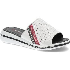 Białe Klapki Artiker Modne Buty Na Lato. Białe klapki Artiker, bez wzorów, bez obcasa, na platformie, bez zapięcia. Za 159.00 zł.