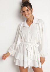 Biała Sukienka Ozdobiona Paskiem i Falbanami Divilena. Białe sukienki Born2be, na co dzień, m, bez wzorów, z jeansu, eleganckie, bez kołnierzyka, bez ramiączek, mini. W wyprzedaży za 93.49 zł.