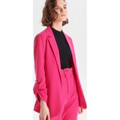 Marynarka - Różowy. Marynarki i żakiety marki Cropp. W wyprzedaży za 79.99 zł.