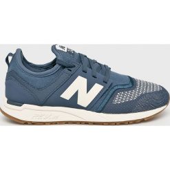 New Balance - Buty. Niebieskie buty sportowe lifestyle New Balance, bez wzorów, z gumy, sportowe, z okrągłym noskiem, bez zapięcia. W wyprzedaży za 239.90 zł.
