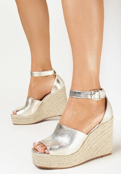 Złote Sandały na Wysokim Koturnie ze Sznurka Mirietto. Żółte sandały Born2be, bez wzorów, eleganckie, bez obcasa, na koturnie, bez zapięcia. Za 99.99 zł.