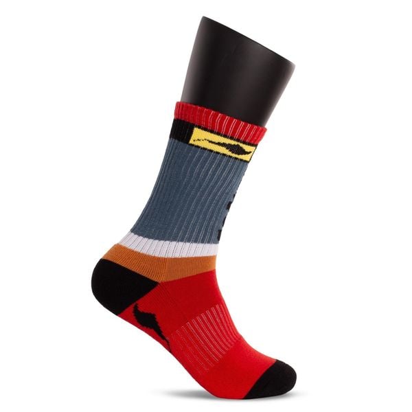 Skarpetki Softee Multidesign czerwone 35-38. Czerwone skarpetki Softee, bez wzorów, z tkaniny. Za 126.99 zł.