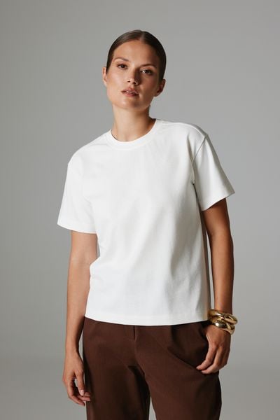 T-SHIRT KIM ECRU XL - Flawless. T-shirty Flawless, uniwersalny, bez wzorów, z bawełny, klasyczne, bez kołnierzyka, bez ramiączek. Za 219.00 zł.