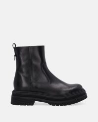 CZARNE WORKERY NA PLATFORMIE D208 BUFF NERO. Czarne botki Venezia, bez wzorów, ze skóry, bez obcasa, na platformie, bez zapięcia. Za 319.00 zł.