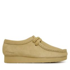Półbuty Clarks. Brązowe półbuty wsuwane Clarks, bez wzorów, bez obcasa, na płaskiej podeszwie. Za 429.99 zł.