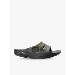 Klapki Oofos Ooahh Sport. Zielone klapki oofos, bez wzorów, sportowe, bez obcasa, bez zapięcia. Za 314.99 zł.