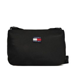 Torebka Tommy Jeans. Czarne torebki klasyczne Tommy Jeans, bez wzorów, z jeansu, klasyczne, bez dodatków. Za 299.99 zł.