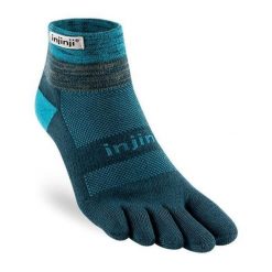 Skarpety trailowe Injinji Mini-Crew CoolMax. Niebieskie skarpetki Injinji, bez wzorów, z materiału. Za 122.50 zł.