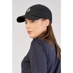 Czapka z daszkiem do biegania Unisex Nessi Sportswear UNI. Czarne czapki z daszkiem NESSI SPORTSWEAR, bez wzorów, sportowe. Za 279.00 zł.