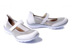 RIEKER L32B6-80 white, półbuty damskie. Białe półbuty wsuwane Rieker, na lato, bez wzorów, bez obcasa. Za 239.93 zł.