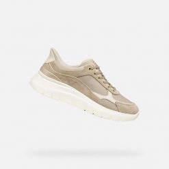 Buty sportowe damskie Geox Plummery Plus. Zielone buty treningowe Geox, bez wzorów, z gumy, bez zapięcia. Za 422.50 zł.