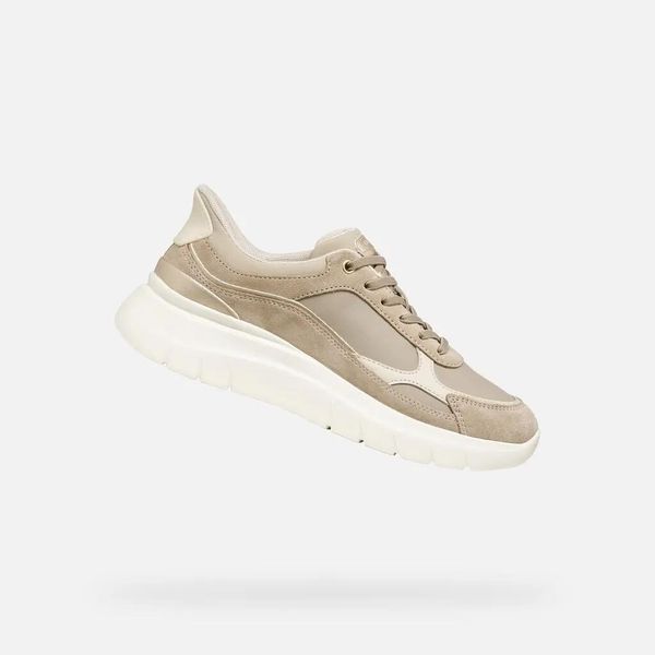 Buty sportowe damskie Geox Plummery Plus. Zielone buty treningowe Geox, bez wzorów, z gumy, bez zapięcia. Za 422.50 zł.