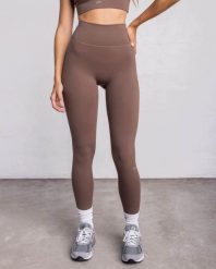 Legginsy z wysokim stanem Essential Sporty - Khaki. Zielone legginsy JOY STUDIO, bez wzorów, z materiału, sportowe, długie. Za 243.00 zł.