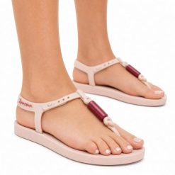 Sandały damskie Ipanema 26674 CLASS FEVER. Czerwone sandały Ipanema, bez wzorów, z materiału, eleganckie, bez obcasa, bez zapięcia. Za 69.00 zł.