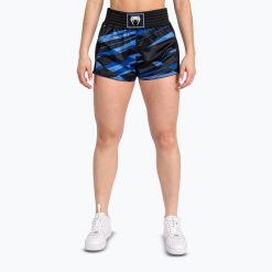 Spodenki treningowe damskie Venum Abyss Muay Thai. Niebieskie szorty sportowe Under Armour, bez wzorów, z materiału, na fitness i siłownię. Za 159.99 zł.