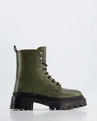 ZIELONE WORKERY 756405 KHAKY. Zielone botki Venezia, bez wzorów, ze skóry, bez obcasa, bez zapięcia. Za 249.00 zł.