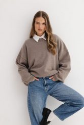WEŁNIANY SWETER BOBBY TAUPE One size - Flawless. Swetry Flawless, na zimę, s, bez wzorów, z dzianiny, biznesowe, bez ramiączek. Za 657.00 zł.