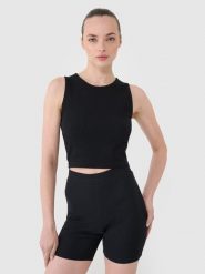 4F Crop top dzianinowy damski - czarny S. Czarne topy 4f, s, bez wzorów, z bawełny, sportowe, bez kołnierzyka, bez ramiączek. W wyprzedaży za 39.99 zł.