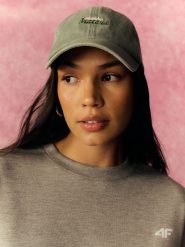 4F Czapka z daszkiem strapback damska - zielona XS/S (56cm). Zielone czapki z daszkiem 4f, bez wzorów, z materiału, klasyczne. Za 69.99 zł.
