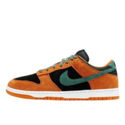 Buty do chodzenia dla dorosłych Nike Dunk Low Ceramic. Brązowe buty treningowe Nike, bez wzorów, bez zapięcia, do koszykówki. Za 859.49 zł.