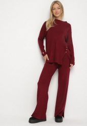 Bordowy Dzianinowy Komplet z Wiskozą Spodnie i Sweter Zdobiony Guzikami Unisea. Czerwone swetry Born2be, s, z aplikacjami, z dzianiny, bez ramiączek. Za 159.99 zł.