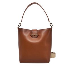 Torebka Tommy Hilfiger. Brązowe torebki klasyczne Tommy Hilfiger, bez wzorów, klasyczne, bez dodatków. Za 779.99 zł.