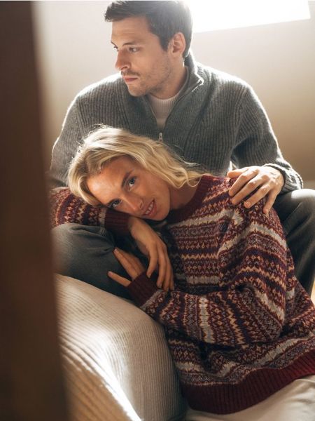 Sweter z szalem - wielobarwny. Swetry Reserved, l, bez wzorów, z dzianiny, bez ramiączek. Za 199.99 zł.