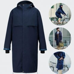Weathergoods Sweden płaszcz przeciwdeszczowy Imbris ciemnozielony. Niebieskie kurtki przeciwdeszczowe WEATHER GOODS, l, bez wzorów, z poliesteru, bez kaptura, rowerowe. Za 865.49 zł.