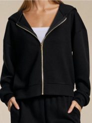 Rozpinana bluza z kapturem soft touch - czarny. Czarne bluzy Sinsay, l, bez wzorów, z dzianiny, bez ramiączek, z kapturem. W wyprzedaży za 39.99 zł.