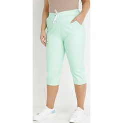 Jasnozielone Spodnie Helanie. Zielone spodnie materiałowe Born2be, z aplikacjami, z bawełny, sportowe. W wyprzedaży za 41.99 zł.