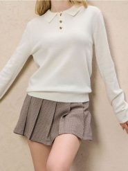 Sweter z kołnierzykiem i ozdobnymi guzikami - kremowy. Białe swetry Sinsay, l, bez wzorów, bez ramiączek. Za 59.99 zł.