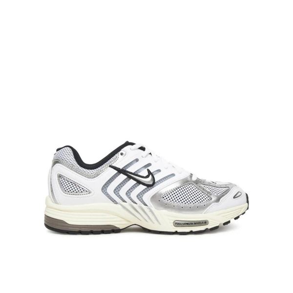 Nike Buty sportowe. Białe buty treningowe Nike, bez wzorów, bez zapięcia, na fitness i siłownię. Za 545.99 zł.