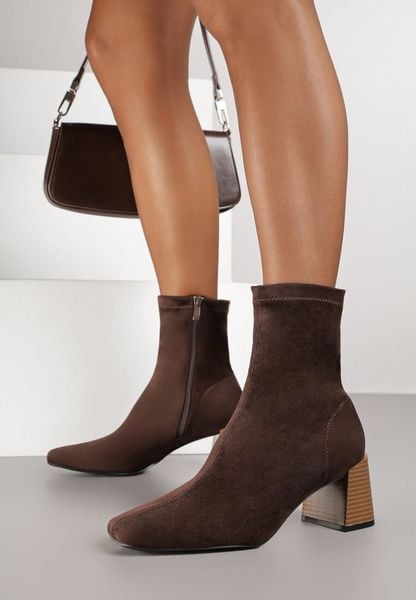 Brązowe Botki Vices na Stożkowym Obcasie z Kwadratowym Noskiem Aziste. Brązowe botki Born2be, bez wzorów, z jeansu, biznesowe, bez obcasa, na obcasie, bez zapięcia. Za 129.99 zł.