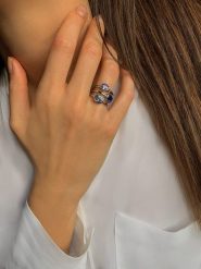 Les Petites Précieuses Srebrny pierścionek z kamieniami szlachetnymi rozmiar: 50. Szare pierścionki Les Petites Précieuses, z ametystem, srebrne. Za 217.99 zł.