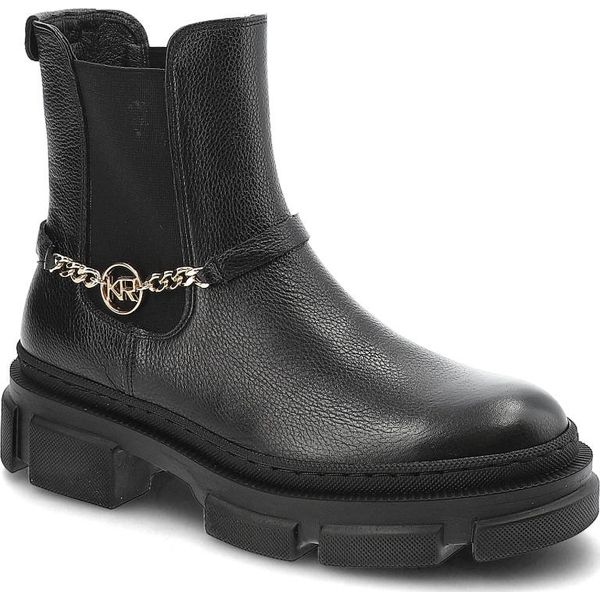 Czarne Botki Karino Modne Skórzane Ocieplane Buty Damskie. Czarne botki Karino, bez wzorów, ze skóry, bez obcasa, na obcasie, bez zapięcia. Za 399.00 zł.