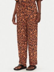 Chantelle Spodnie materiałowe Explore C18SE0 Brązowy Relaxed Fit. Brązowe spodnie materiałowe Chantelle, bez wzorów, z materiału. Za 179.99 zł.