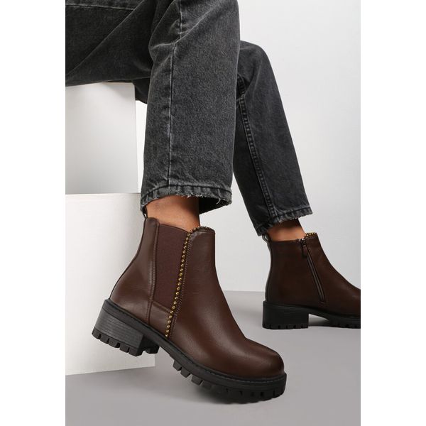 Brązowe Botki Volete. Brązowe botki Renee, bez wzorów, za kostkę, bez obcasa, na płaskiej podeszwie, bez zapięcia. Za 99.99 zł.