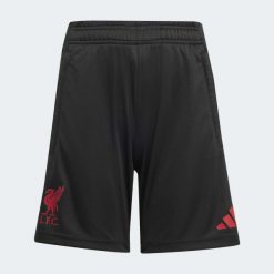 Spodenki treningowe Liverpool FC Tiro 25 Competition. Czarne szorty sportowe adidas, z aplikacjami, z materiału, z standardowym stanem, do piłki nożnej. Za 218.33 zł.