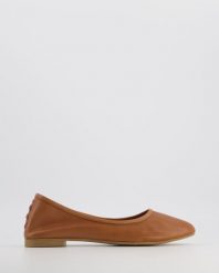 KLASYCZNE BALERINY 015131 TAN. Baleriny Venezia, bez wzorów, ze skóry, klasyczne, bez obcasa, bez zapięcia. Za 229.00 zł.