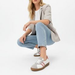 Trampki damskie Armodo, sznurowana konstrukcja z kontrastowymi paskami po bokach i klasycznym noskiem, białe, n1341-139/444/1236. Szare trampki Armodo, bez wzorów, klasyczne, bez zapięcia. Za 359.00 zł.