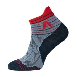 Skarpety merino Alpinus Kuldiga Low. Czerwone skarpetki Alpinus, bez wzorów, z wełny. Za 39.99 zł.