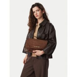 Torebka LOVE MOSCHINO. Brązowe torebki klasyczne Love Moschino, bez wzorów, klasyczne, bez dodatków. Za 919.99 zł.