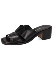 MELVIN & HAMILTON Skórzane klapki "Charlotta 2" w kolorze czarnym rozmiar: 40. Czarne klapki Melvin & Hamilton, bez wzorów, klasyczne, z otwartym noskiem, bez obcasa, bez zapięcia. Za 441.31 zł.